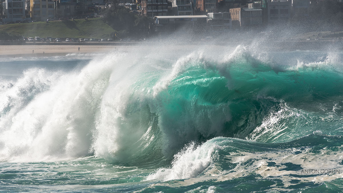 ocean wallpaper with big crashing wave